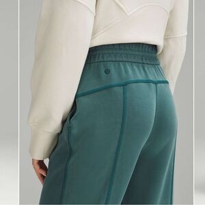 Lululemon Softstreme High-Rise Straight-Leg Cropped Pant